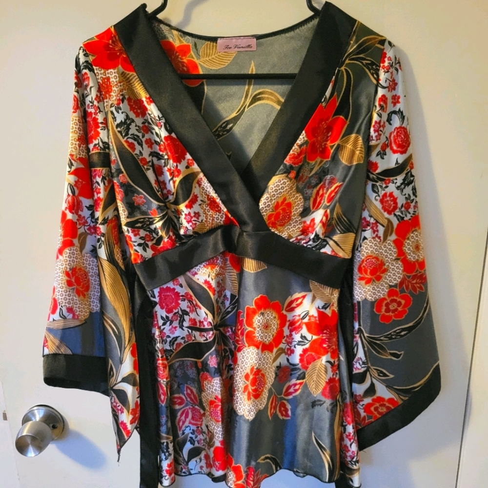 Silky top Japanese floral print kimono
